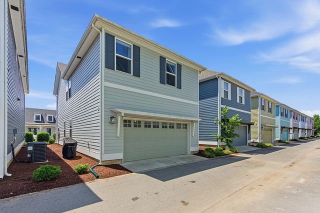 2004 French Bayou Ln, Hendersonville, TN 37075