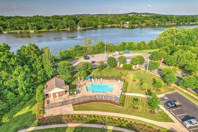 2004 French Bayou Ln, Hendersonville, TN 37075