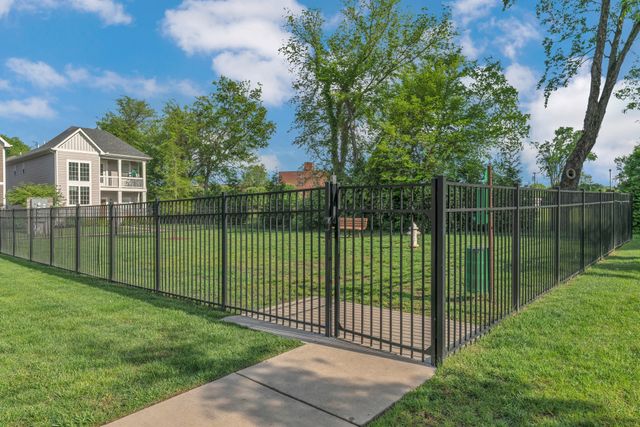 2004 French Bayou Ln, Hendersonville, TN 37075