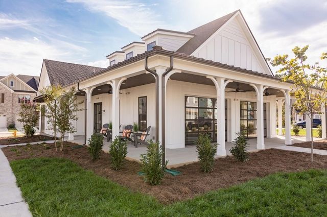 2004 French Bayou Ln, Hendersonville, TN 37075