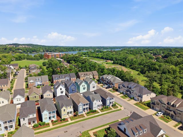 2004 French Bayou Ln, Hendersonville, TN 37075