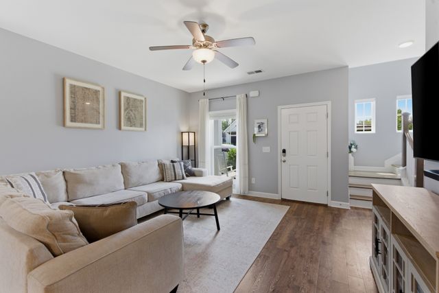 2004 French Bayou Ln, Hendersonville, TN 37075
