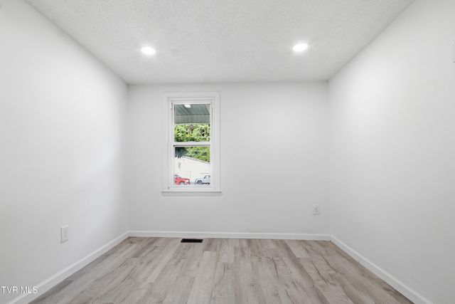 103 Commodore Avenue, Elizabethton, TN 37643
