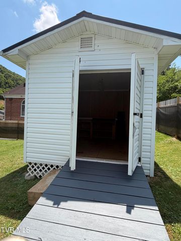 103 Commodore Avenue, Elizabethton, TN 37643