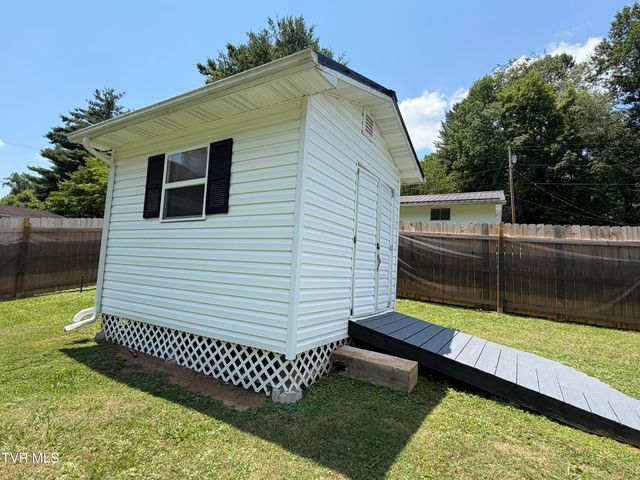 103 Commodore Avenue, Elizabethton, TN 37643