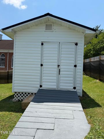 103 Commodore Avenue, Elizabethton, TN 37643