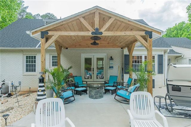 3845 Ranchwood Drive, Clemmons, NC 27012