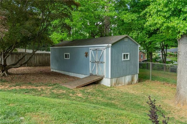 3845 Ranchwood Drive, Clemmons, NC 27012