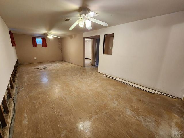 48 Caledonia Rd, Pueblo, CO 81001