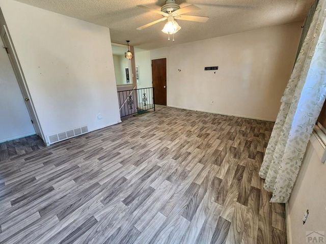 48 Caledonia Rd, Pueblo, CO 81001