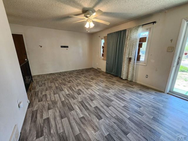 48 Caledonia Rd, Pueblo, CO 81001