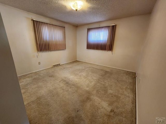 48 Caledonia Rd, Pueblo, CO 81001