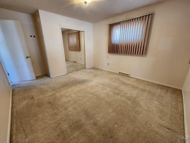 48 Caledonia Rd, Pueblo, CO 81001