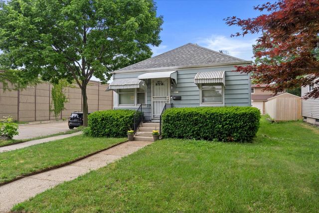1818 E Fernwood AVENUE, Milwaukee, WI 53207