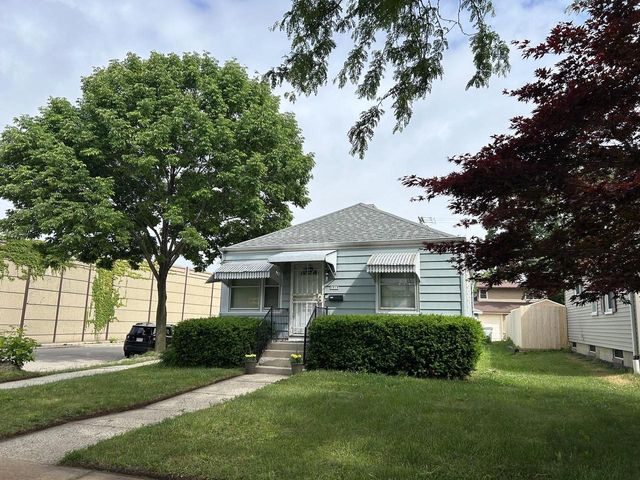 1818 E Fernwood AVENUE, Milwaukee, WI 53207