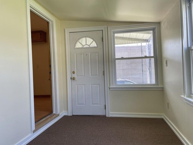 1818 E Fernwood AVENUE, Milwaukee, WI 53207