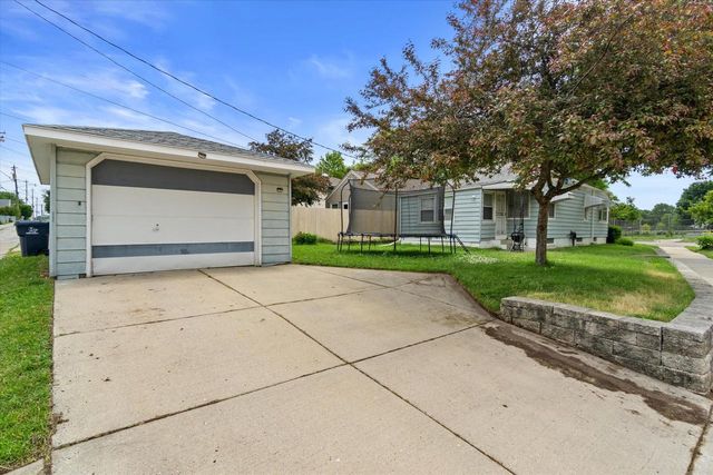 1818 E Fernwood AVENUE, Milwaukee, WI 53207