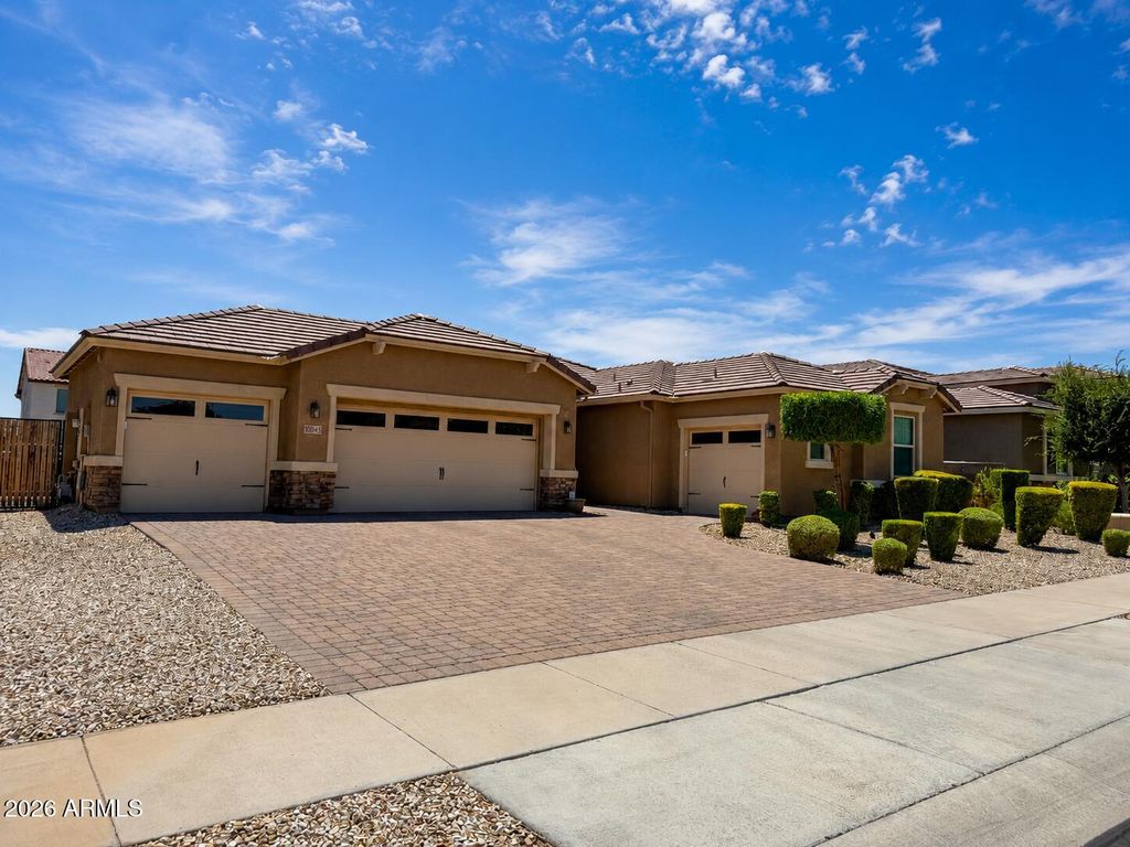 19045 W MERCER Lane, Surprise, AZ 85388 — photo 2