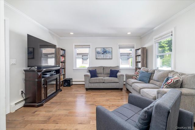 43 Nassau Boulevard, Malverne, NY 11565