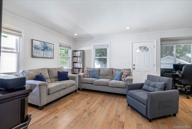 43 Nassau Boulevard, Malverne, NY 11565