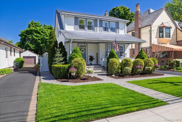 43 Nassau Boulevard, Malverne, NY 11565