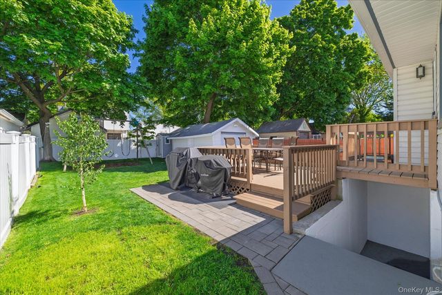 43 Nassau Boulevard, Malverne, NY 11565