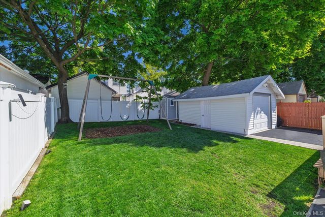 43 Nassau Boulevard, Malverne, NY 11565