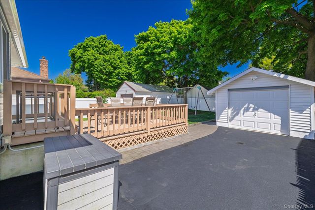 43 Nassau Boulevard, Malverne, NY 11565