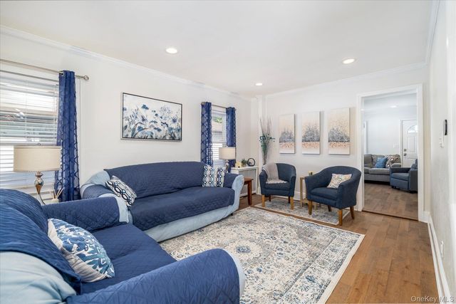 43 Nassau Boulevard, Malverne, NY 11565