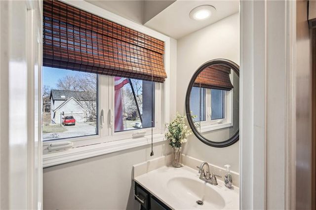 4014 NE Woodridge Drive, Lee's Summit, MO 64064