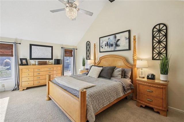 4014 NE Woodridge Drive, Lee's Summit, MO 64064