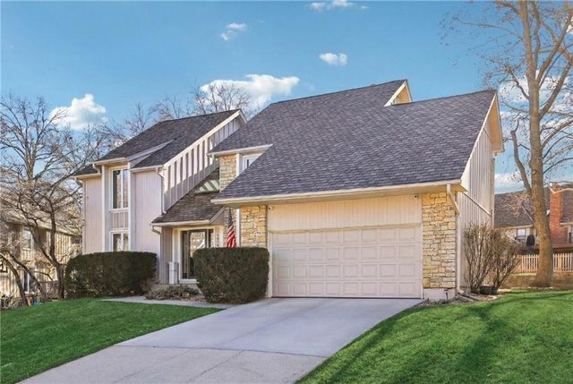 4014 NE Woodridge Drive, Lee's Summit, MO 64064