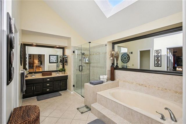 4014 NE Woodridge Drive, Lee's Summit, MO 64064