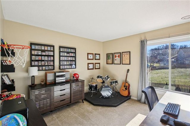 4014 NE Woodridge Drive, Lee's Summit, MO 64064