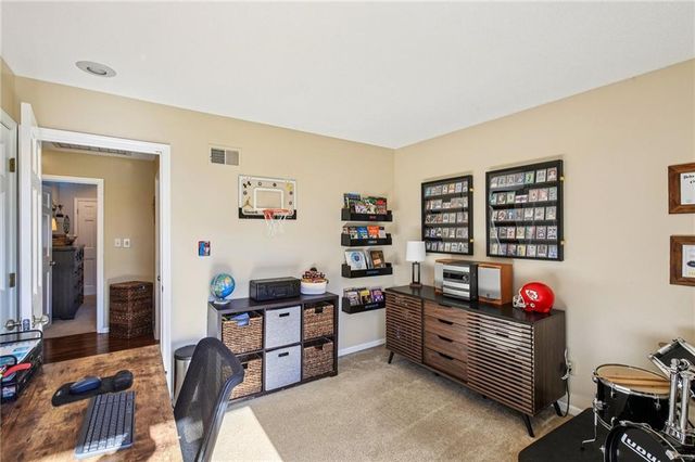 4014 NE Woodridge Drive, Lee's Summit, MO 64064