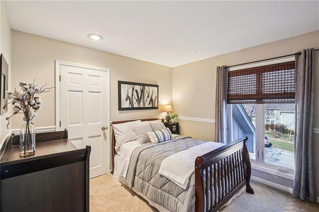 4014 NE Woodridge Drive, Lee's Summit, MO 64064