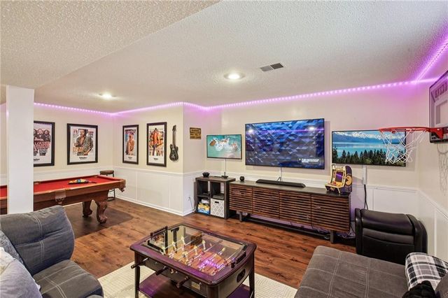 4014 NE Woodridge Drive, Lee's Summit, MO 64064