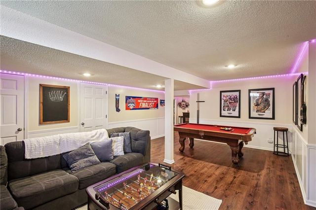 4014 NE Woodridge Drive, Lee's Summit, MO 64064