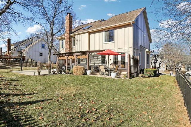 4014 NE Woodridge Drive, Lee's Summit, MO 64064