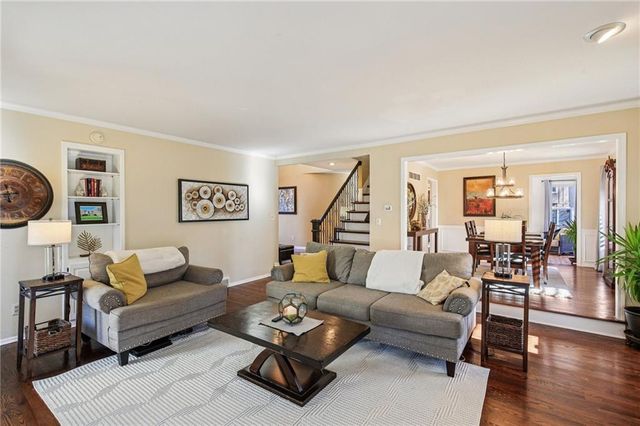 4014 NE Woodridge Drive, Lee's Summit, MO 64064