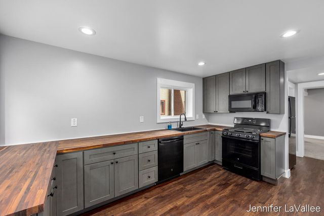 1059 Martin Luther King Junior Street, Grand Rapids, MI 49507