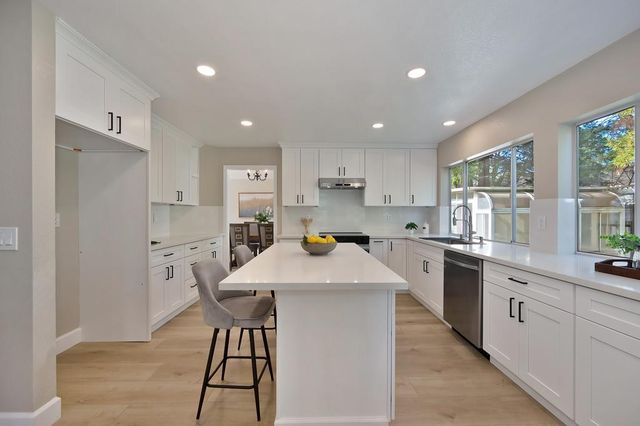 9304 Whittemore Dr, Elk Grove, CA 95624