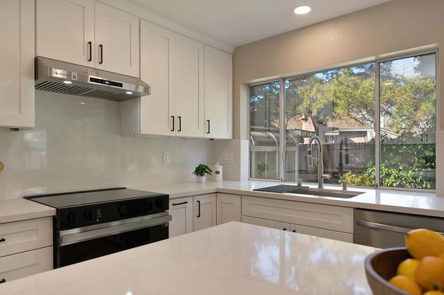 9304 Whittemore Dr, Elk Grove, CA 95624