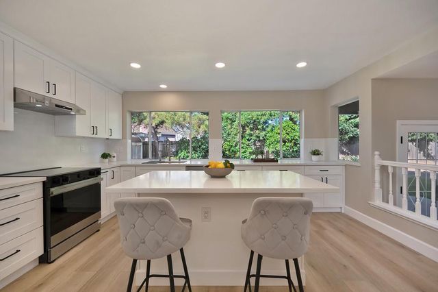 9304 Whittemore Dr, Elk Grove, CA 95624