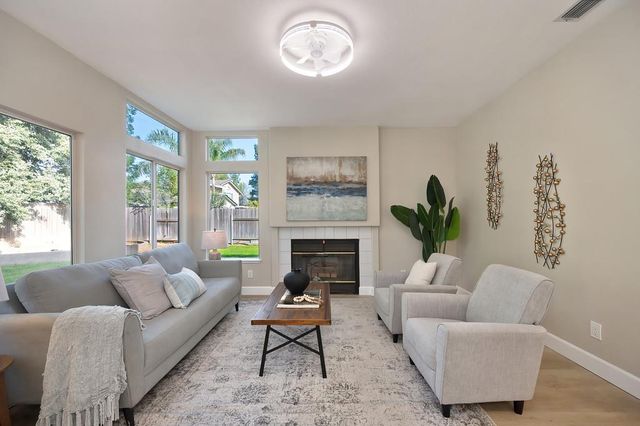 9304 Whittemore Dr, Elk Grove, CA 95624