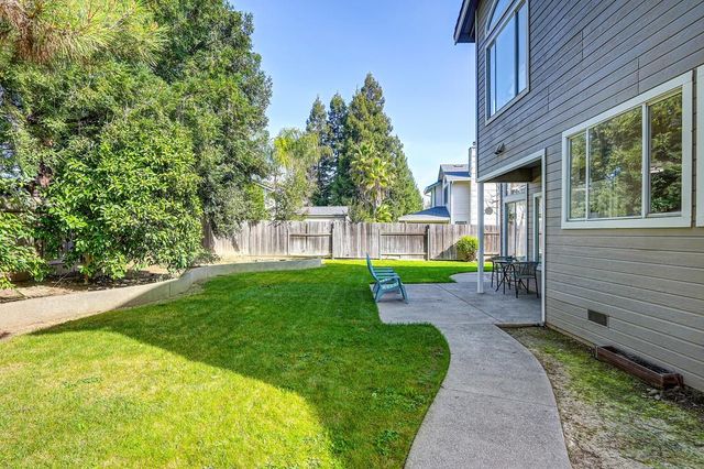 9304 Whittemore Dr, Elk Grove, CA 95624