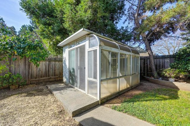 9304 Whittemore Dr, Elk Grove, CA 95624