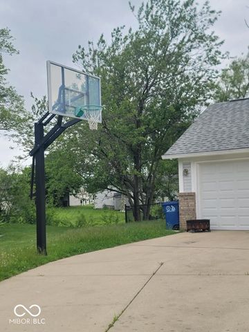 922 Eagle Brook Drive, Shelbyville, IN 46176