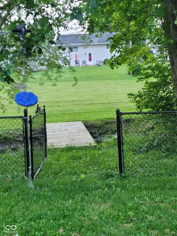 922 Eagle Brook Drive, Shelbyville, IN 46176