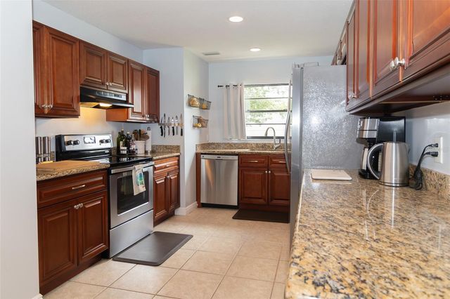 1005 TRANQUIVIEW LANE, Valrico, FL 33594